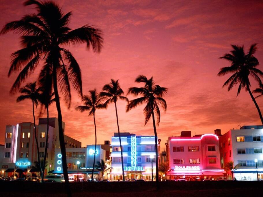 Apartment Right On The Beach! Miami Beach Exterior photo
